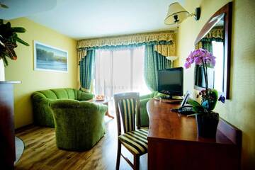 Фото номера Стандартные апартаменты (для 2 взрослых) Отель Hotel Pietrak г. Вонгровец 2